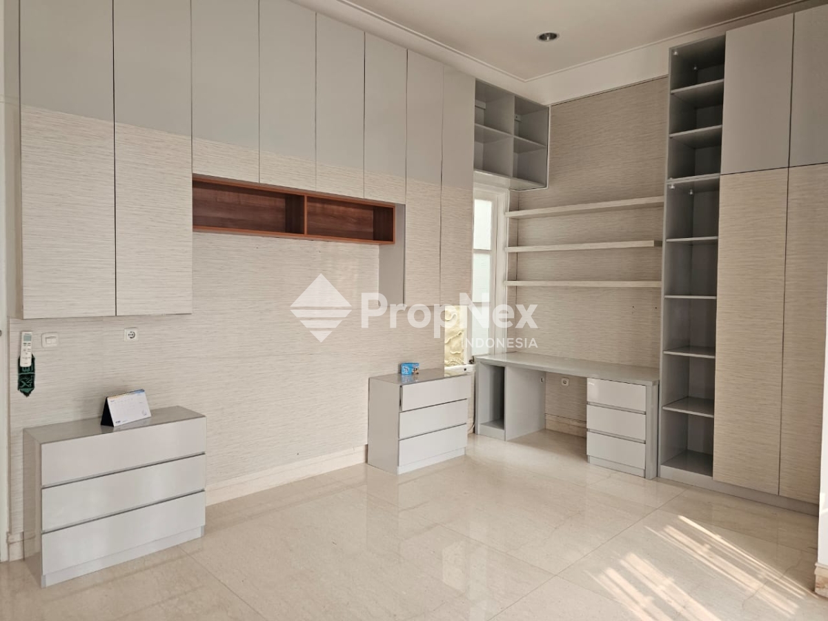 Rumah Mewah luas dengan Swimming Pool & Rooftop di Tebet — foto 6